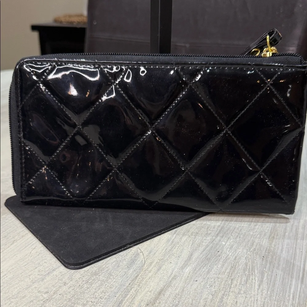 Black Patent Quilted Wristlet